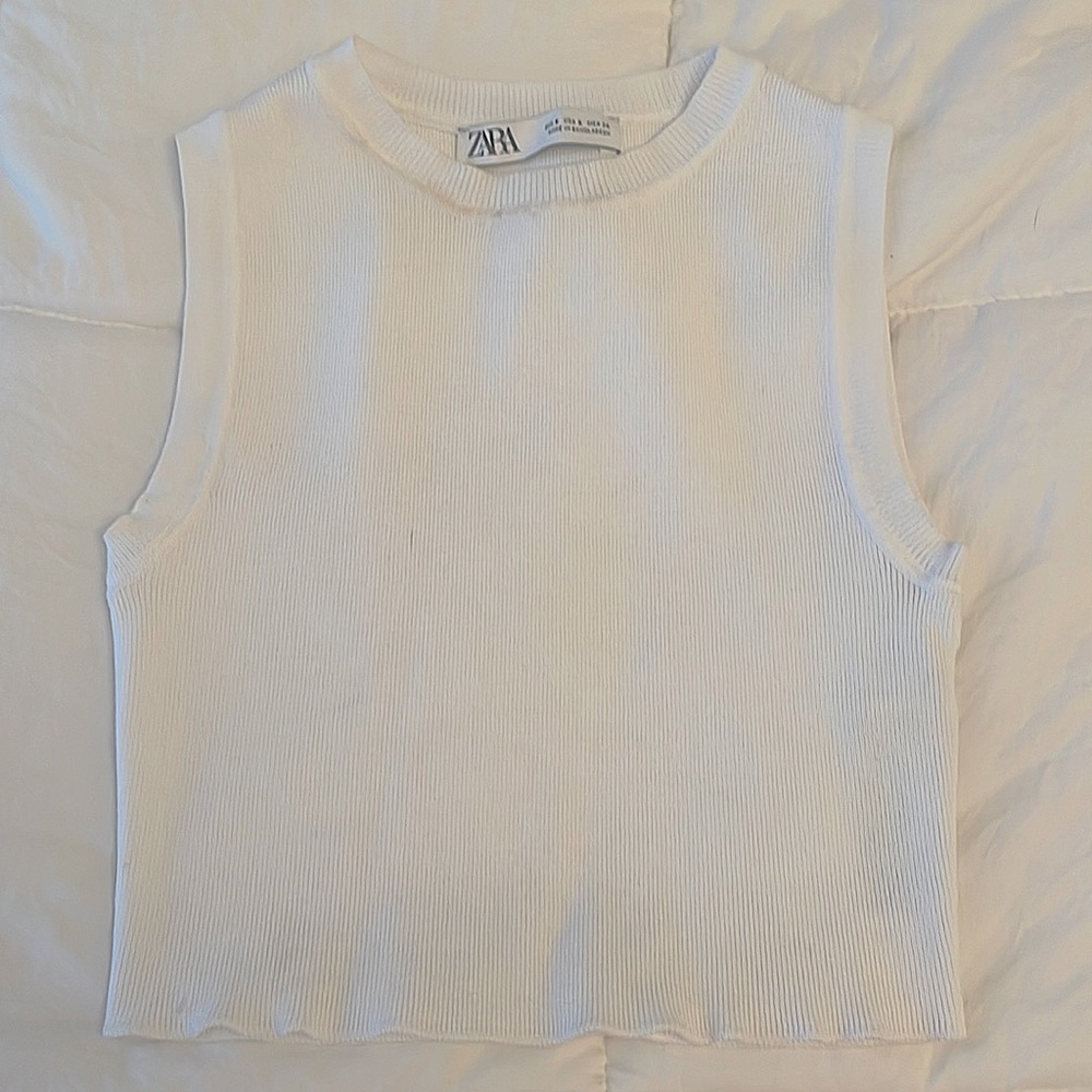 White, cropped tank